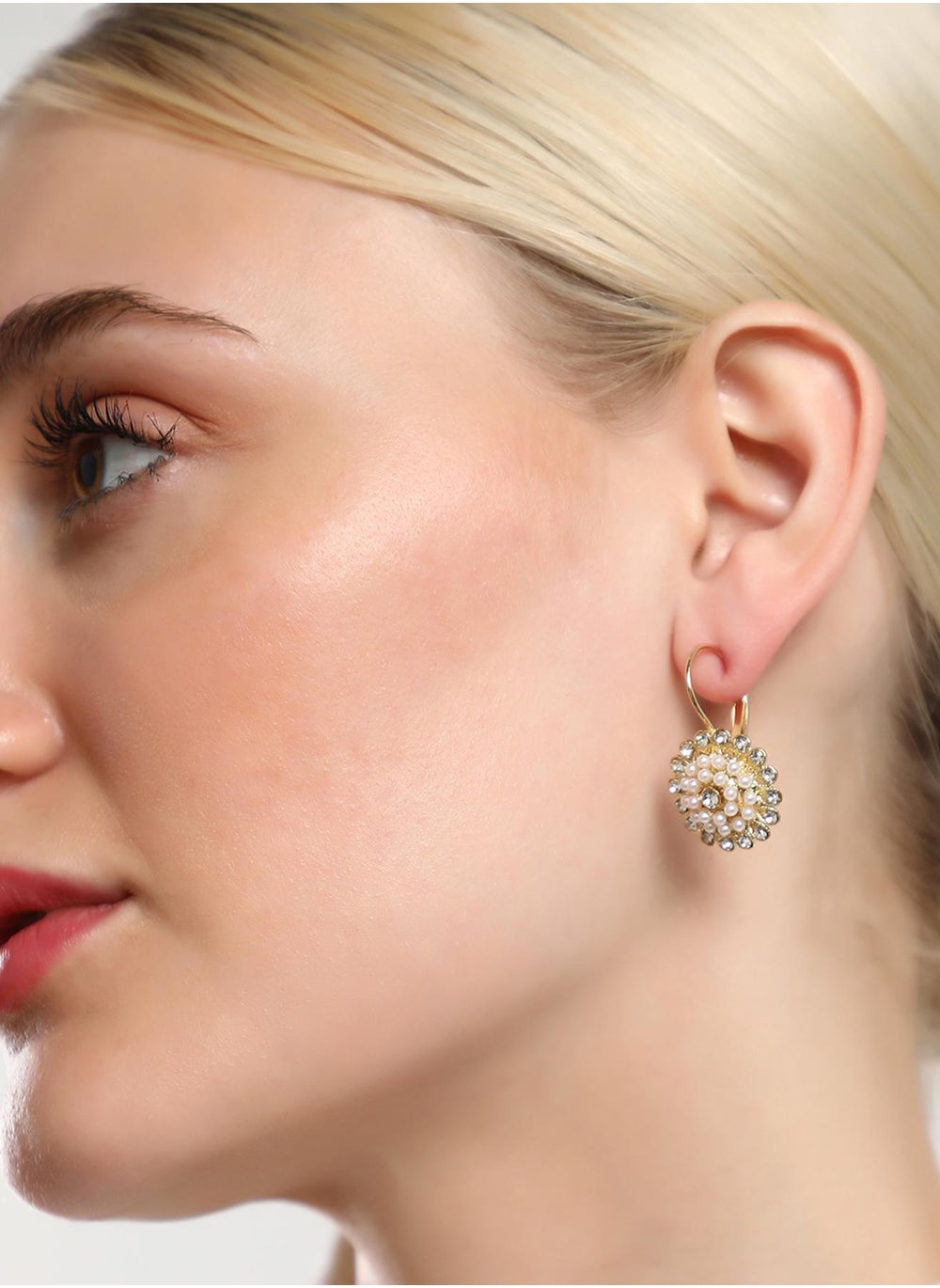 buy-sohi-the-floret-stone-studded-pearls-beaded-drop-earrings_rdd