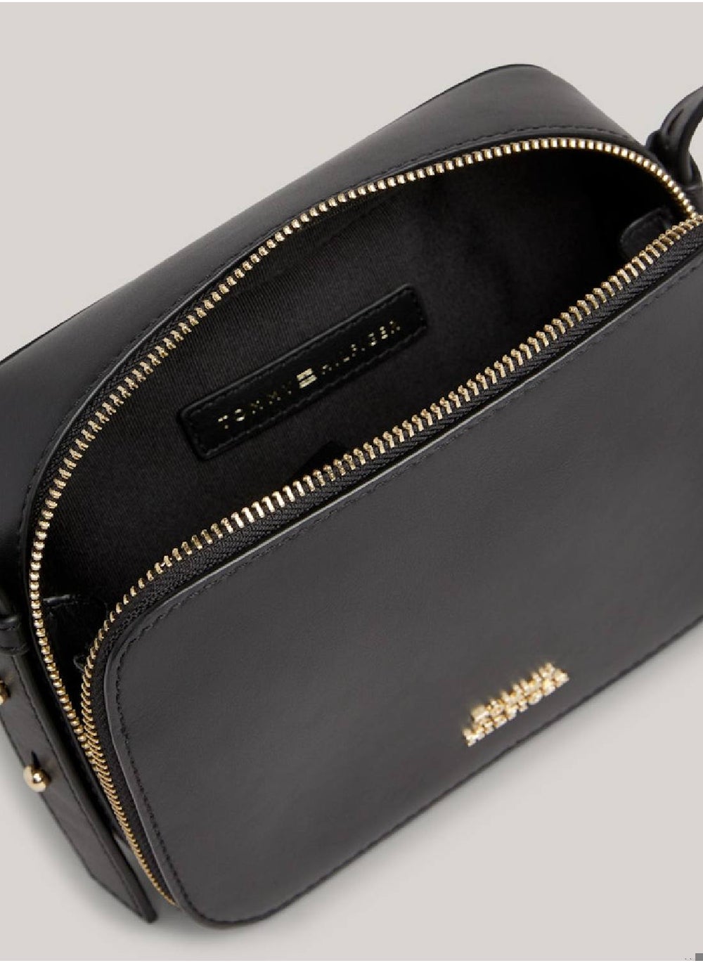 buy-tommy-hilfiger-metal-logo-small-crossover-bag_7m3