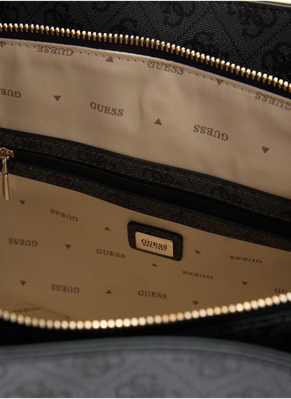 buy-guess-meridian-girlfriend-tote_75i