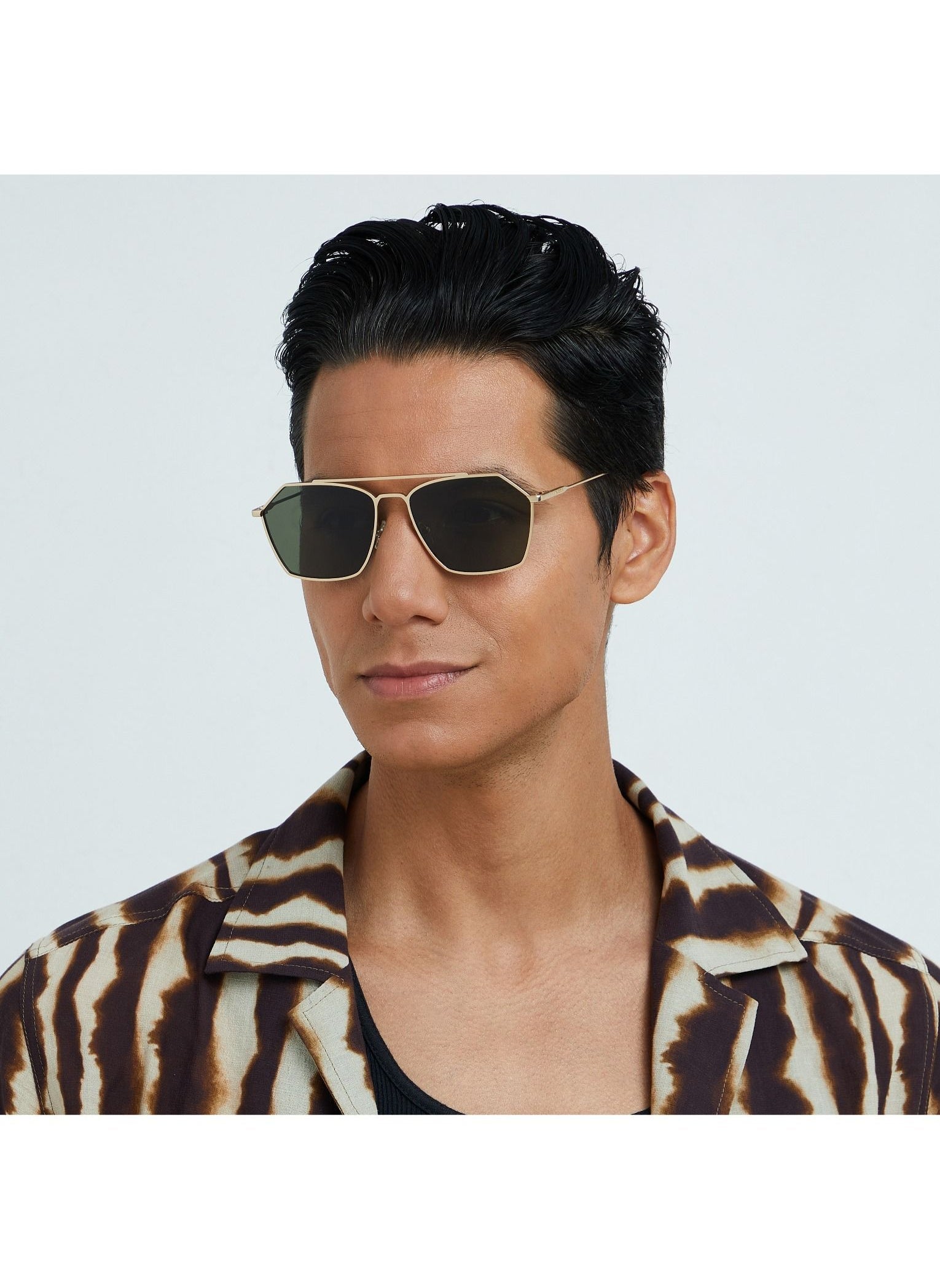 buy-30sundays-figaro-la-french-collection-men-green-sunglasses-frame-material-metal-lens-color-green-frame-color-gold-full-rim_ay5