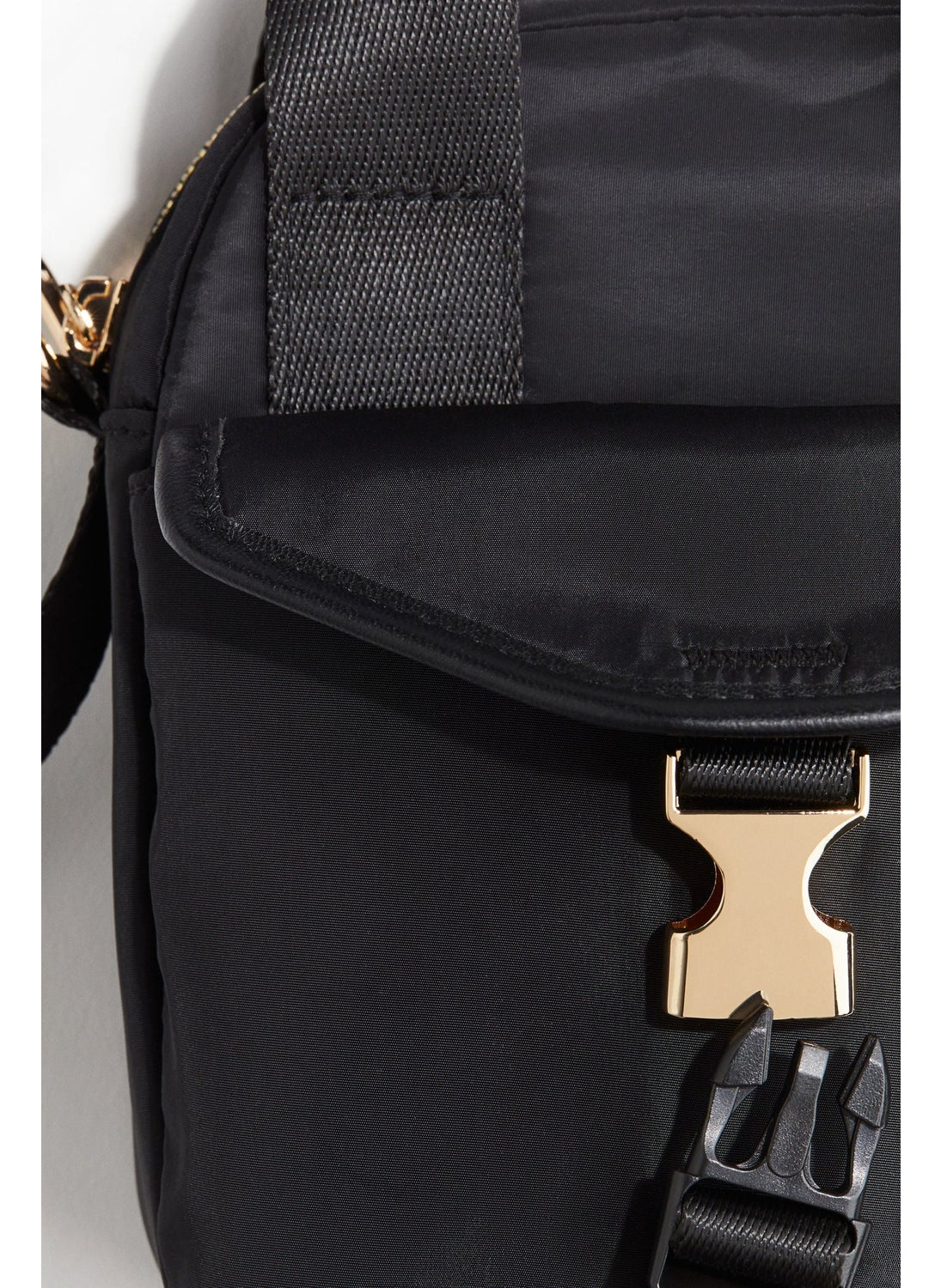 buy-h-m-cargo-crossbody-bag_2t9