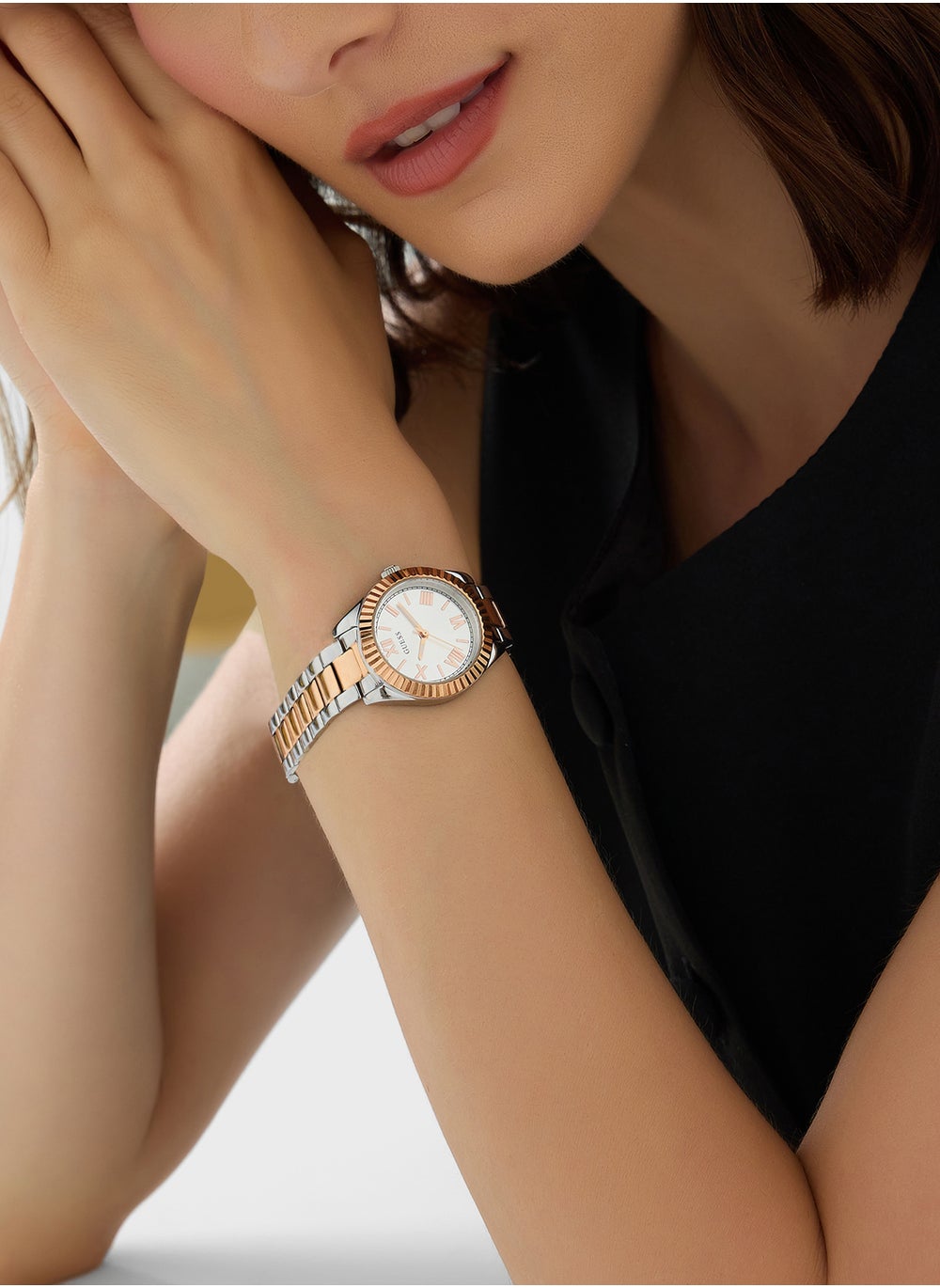 buy-guess-mini-luna-steel-strap-analog-watch_ew1