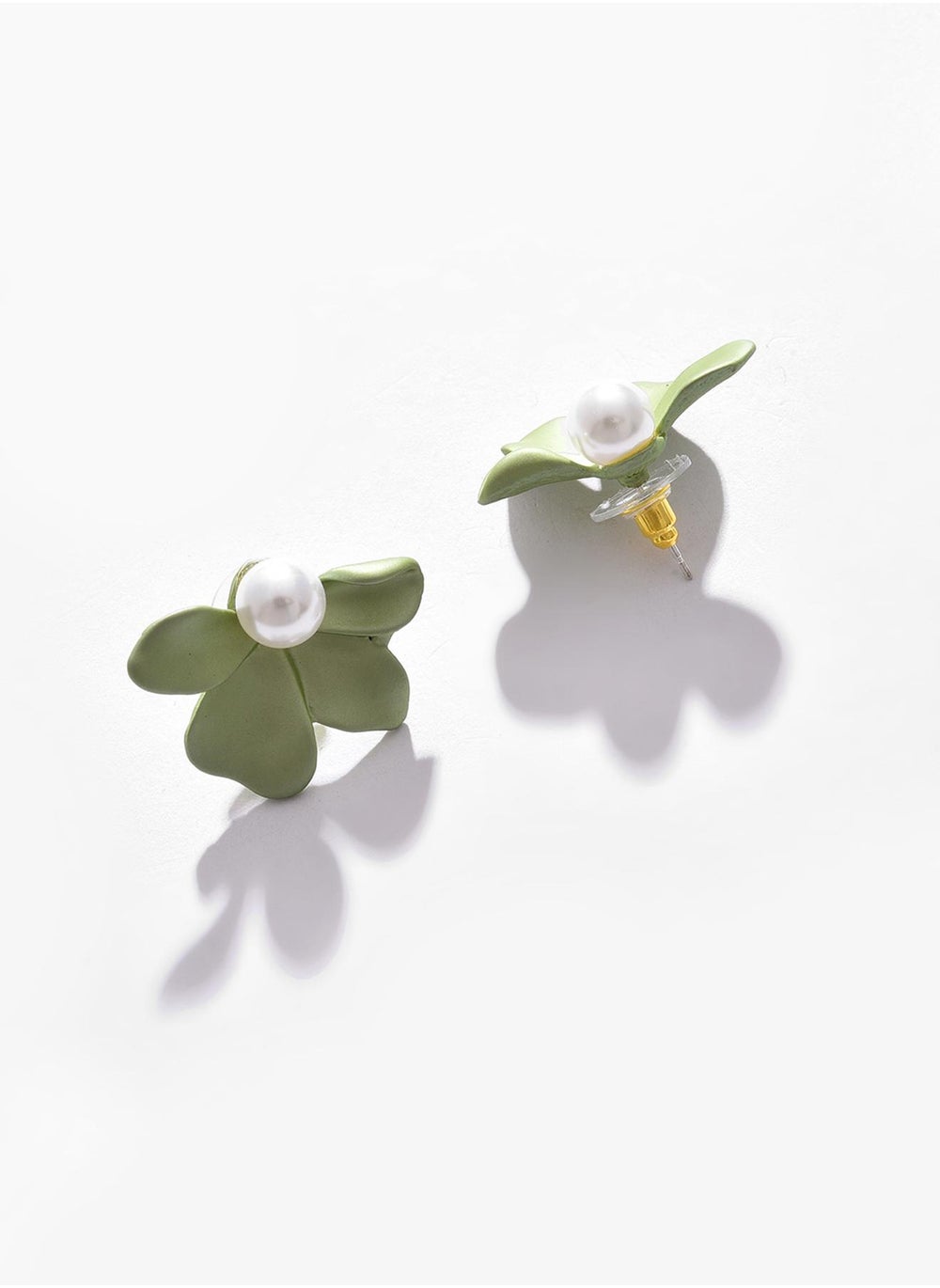 buy-sohi-petal-stud-earrings_lb0