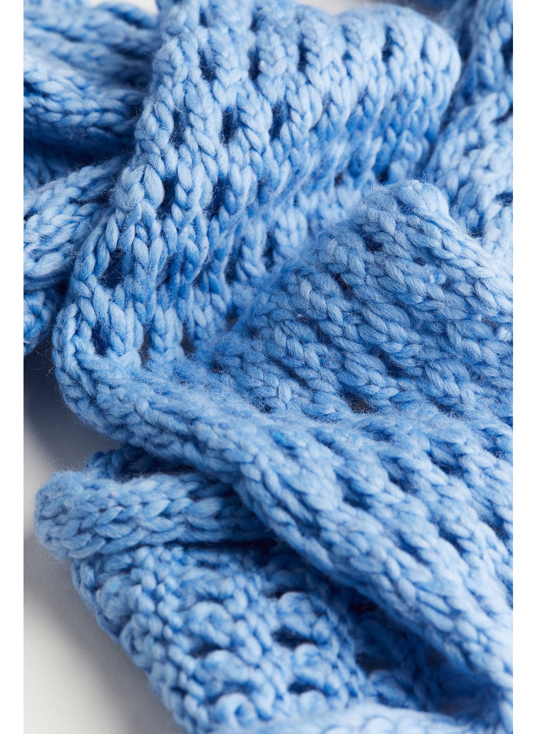 buy-h-m-slim-hole-knit-scarf_1p2