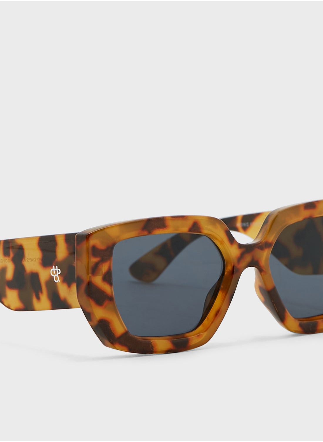 buy-chpo-hong-kong-sustainable-sunglasses-made-of-100-recycled-materials_h7r
