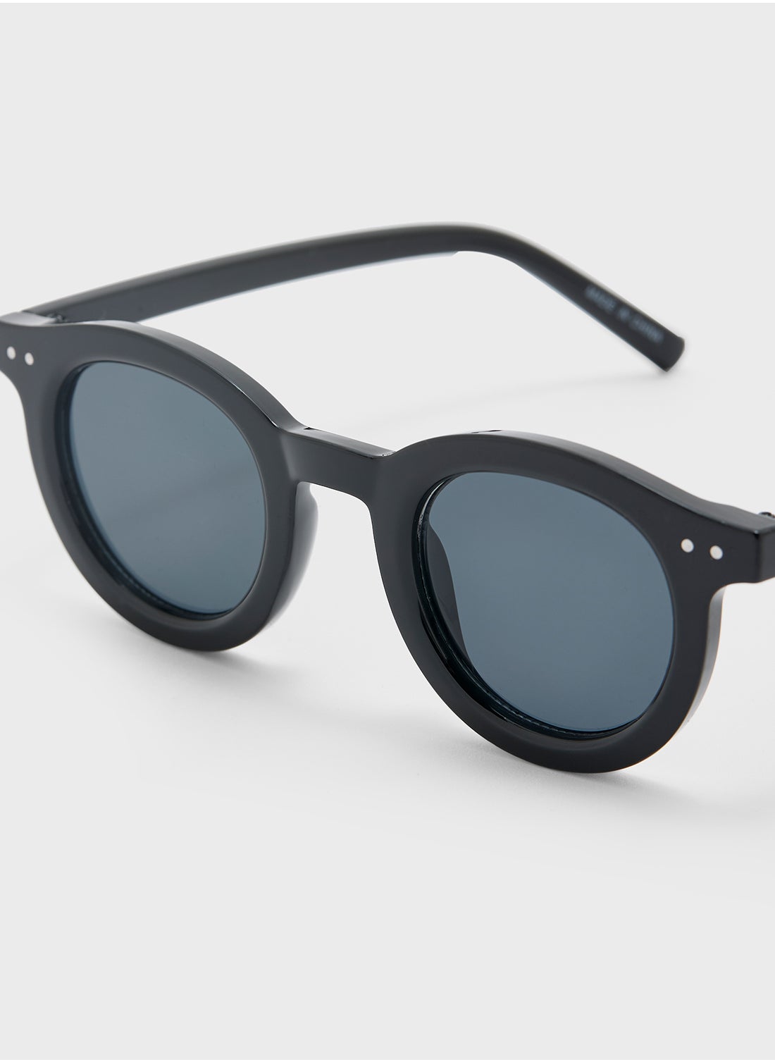 buy-seventy-five-casual-round-shape-sunglasses_ddc