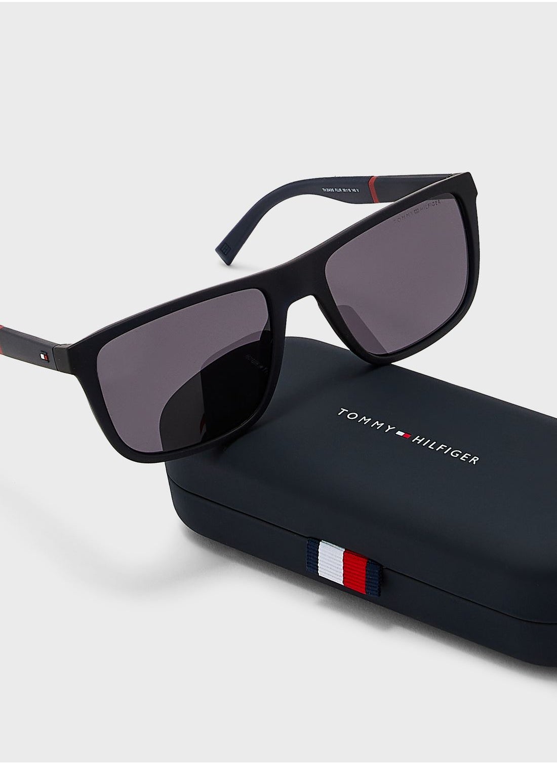 buy-tommy-hilfiger-wayfarer-sunglasses_m1r