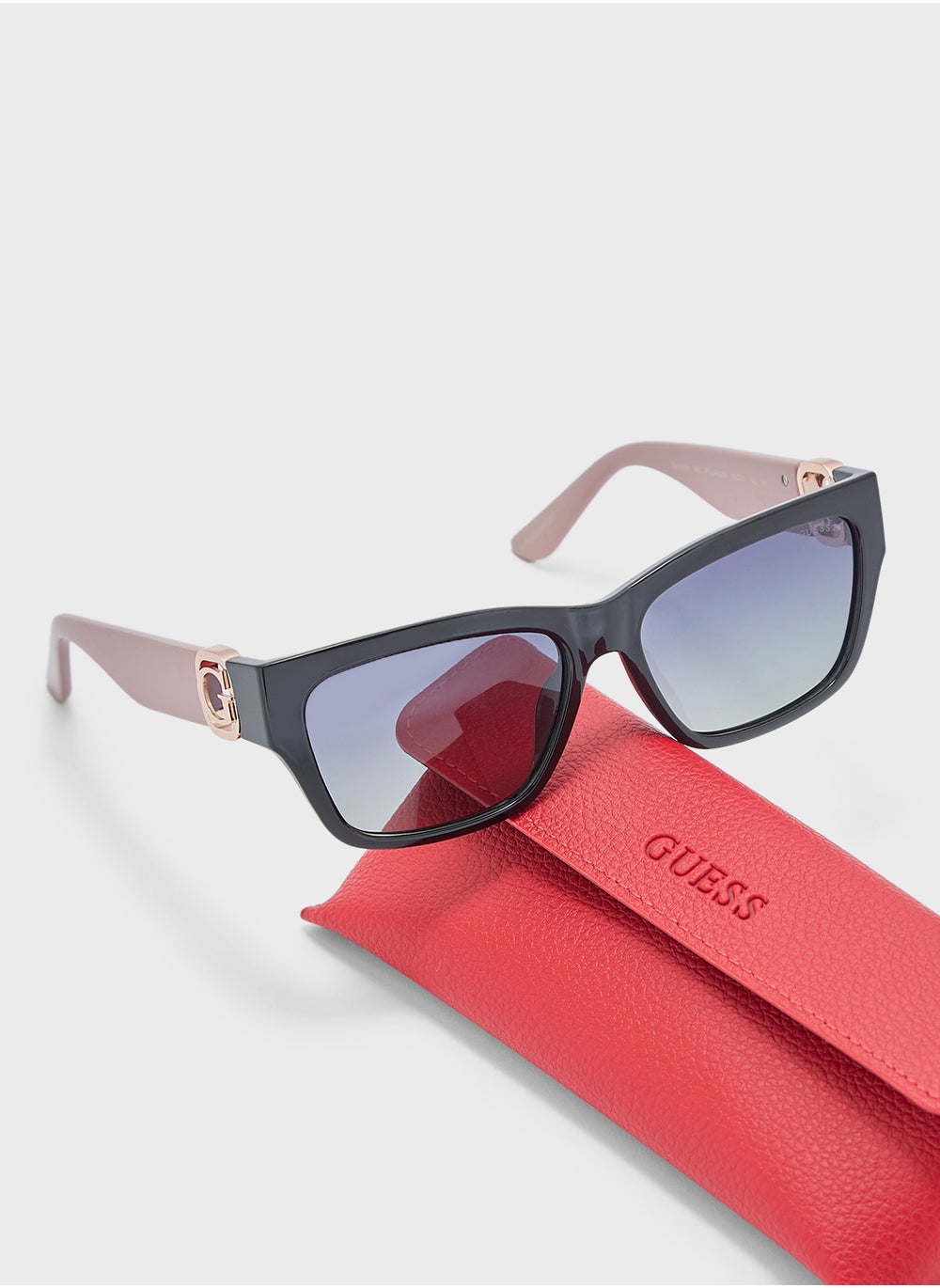 buy-guess-square-uv-protected-wayfarer-sunglasses_9we