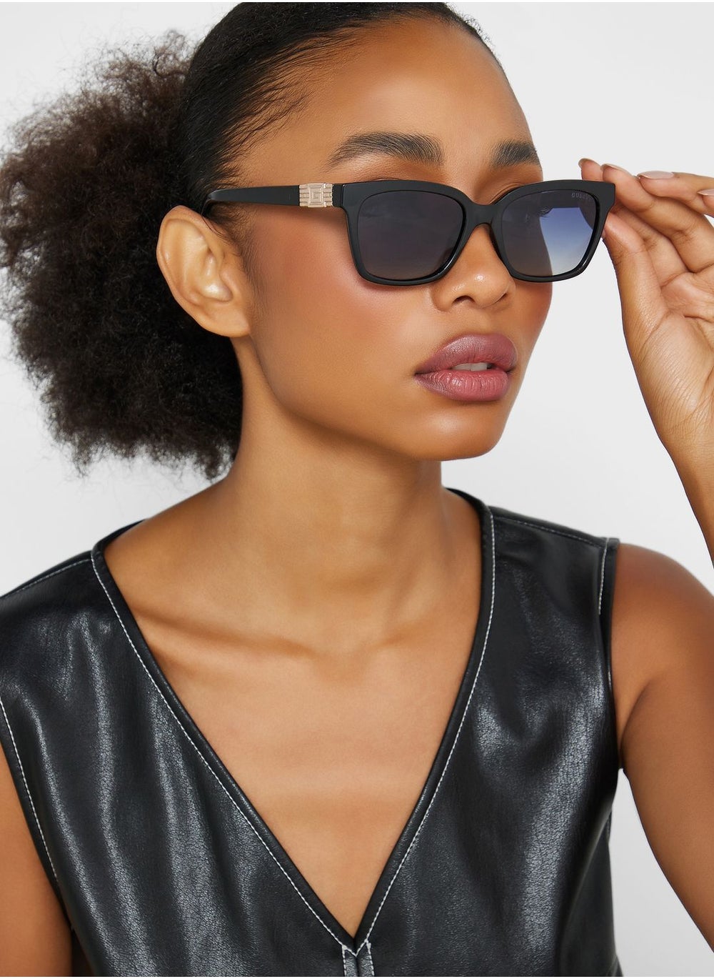 buy-guess-wayfarers-sunglasses_vjy