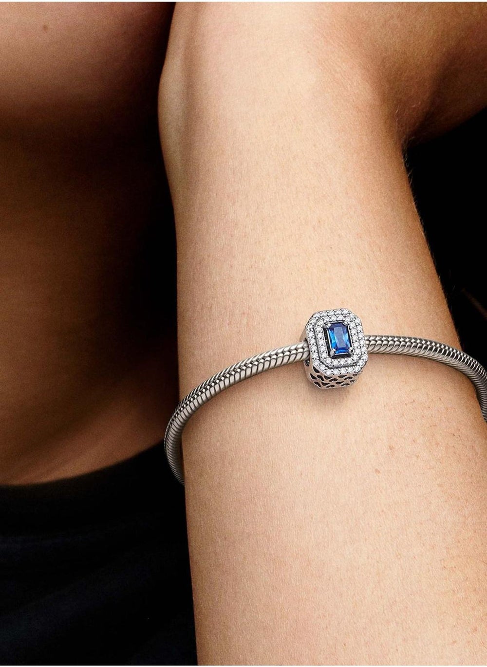 buy-pandora-blue-sparkling-levelled-rectangular-charm_opc