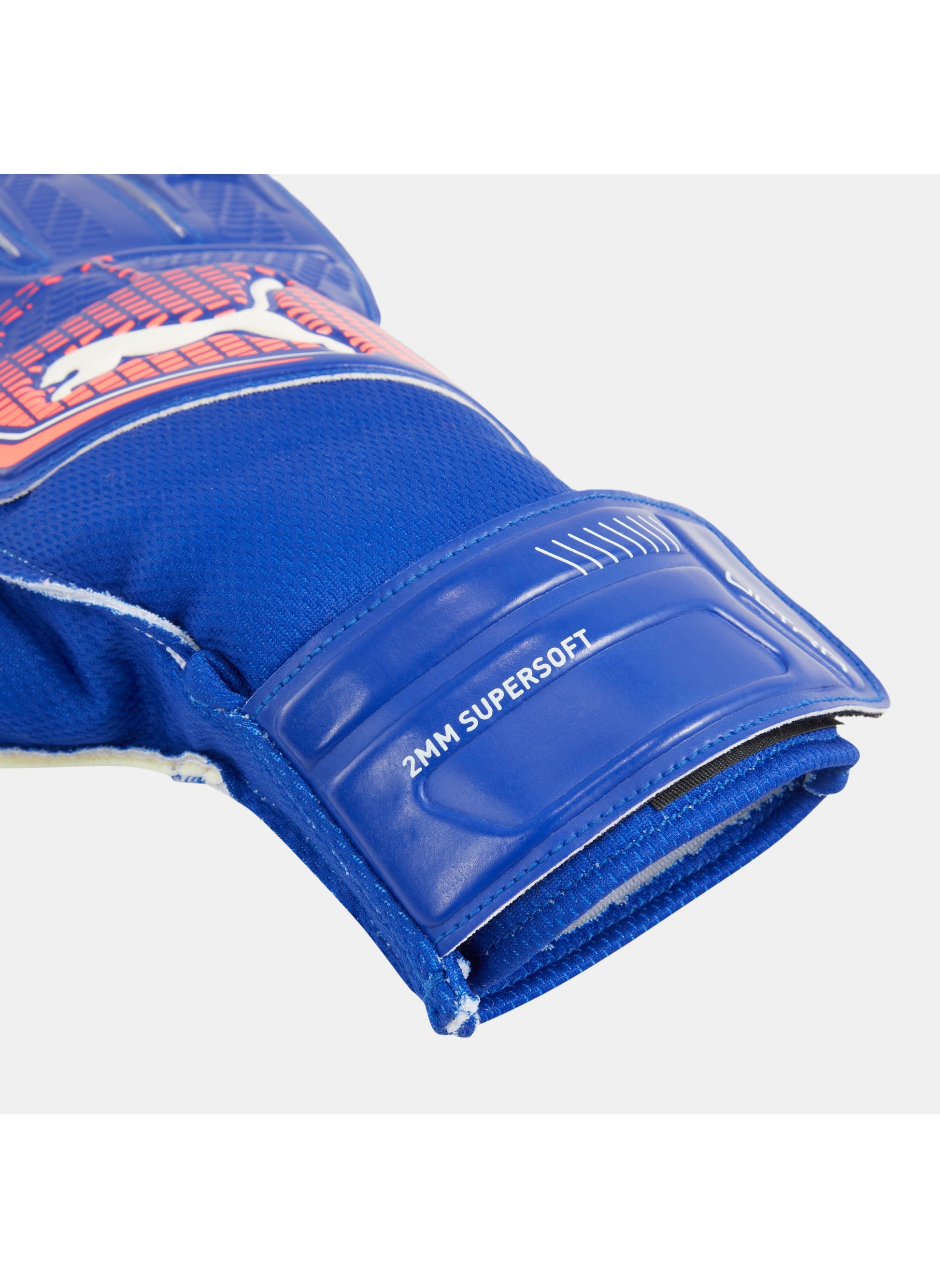 buy-puma-men-s-ultra-play-football-goalkeeper-gloves_tkn