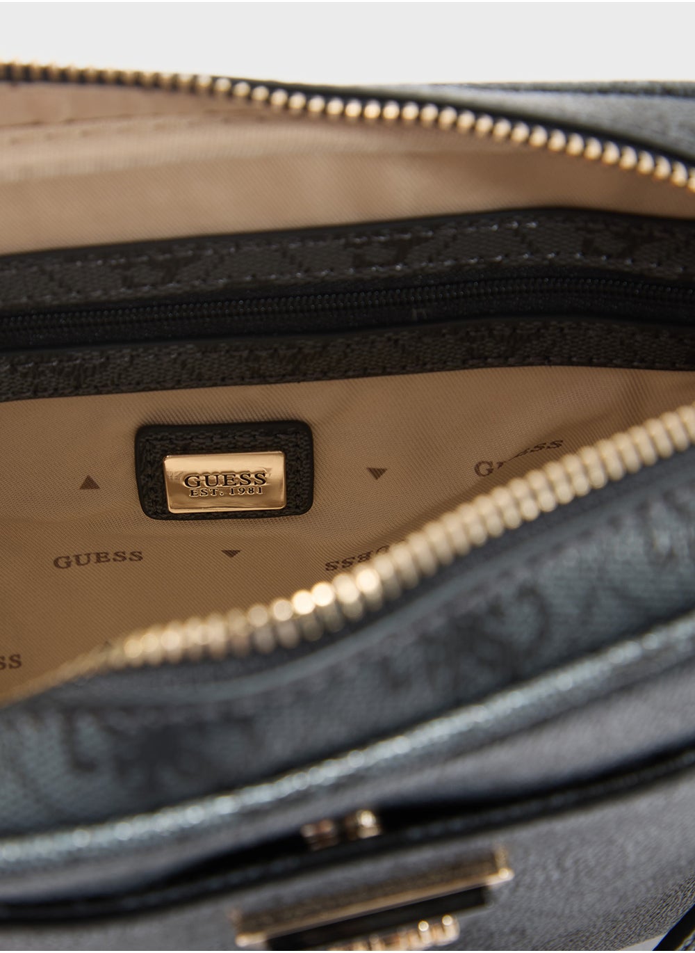buy-guess-meridian-camera-bag_x24