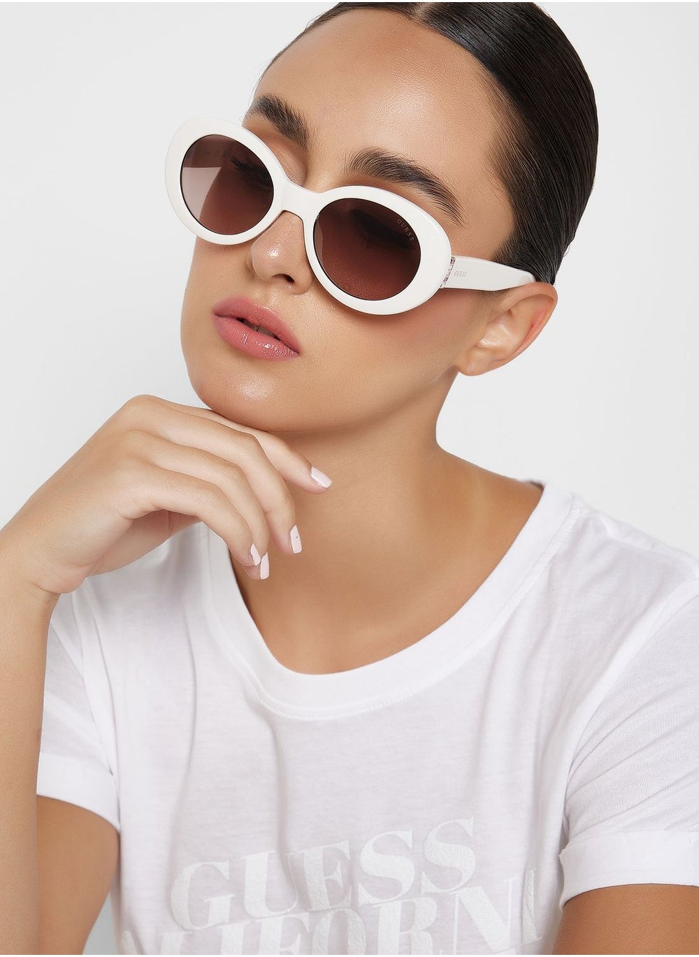 buy-guess-gradient-shape-sunglasses_e3v