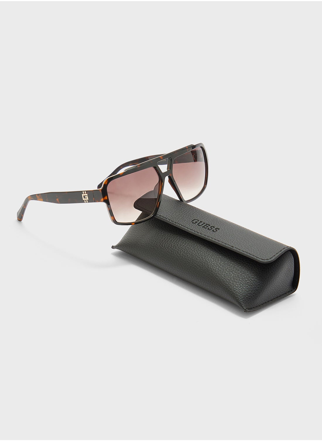 buy-guess-gu0022352f61-wayfarers-sunglasses_i10