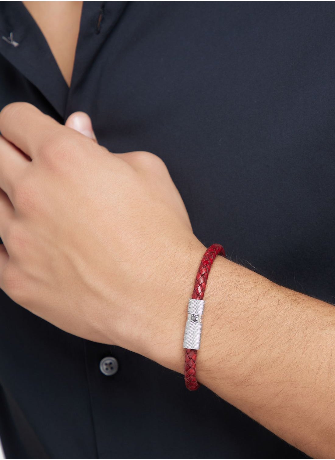 buy-guess-casual-leather-round-screw-jack-bracelet_duk