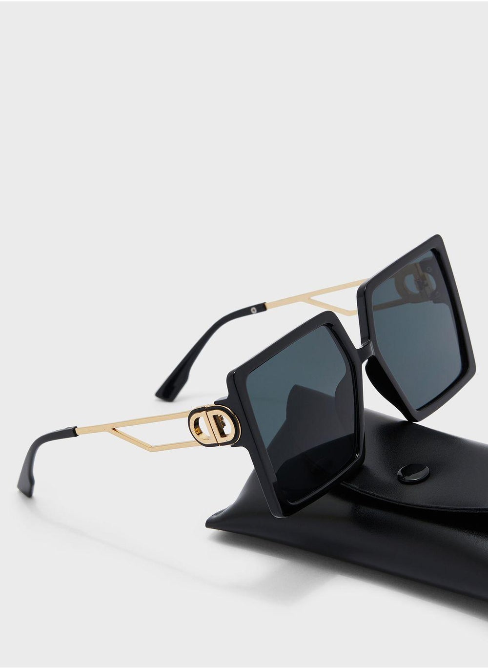 buy-vanilla-rouge-oversized-sunglasses_mqv
