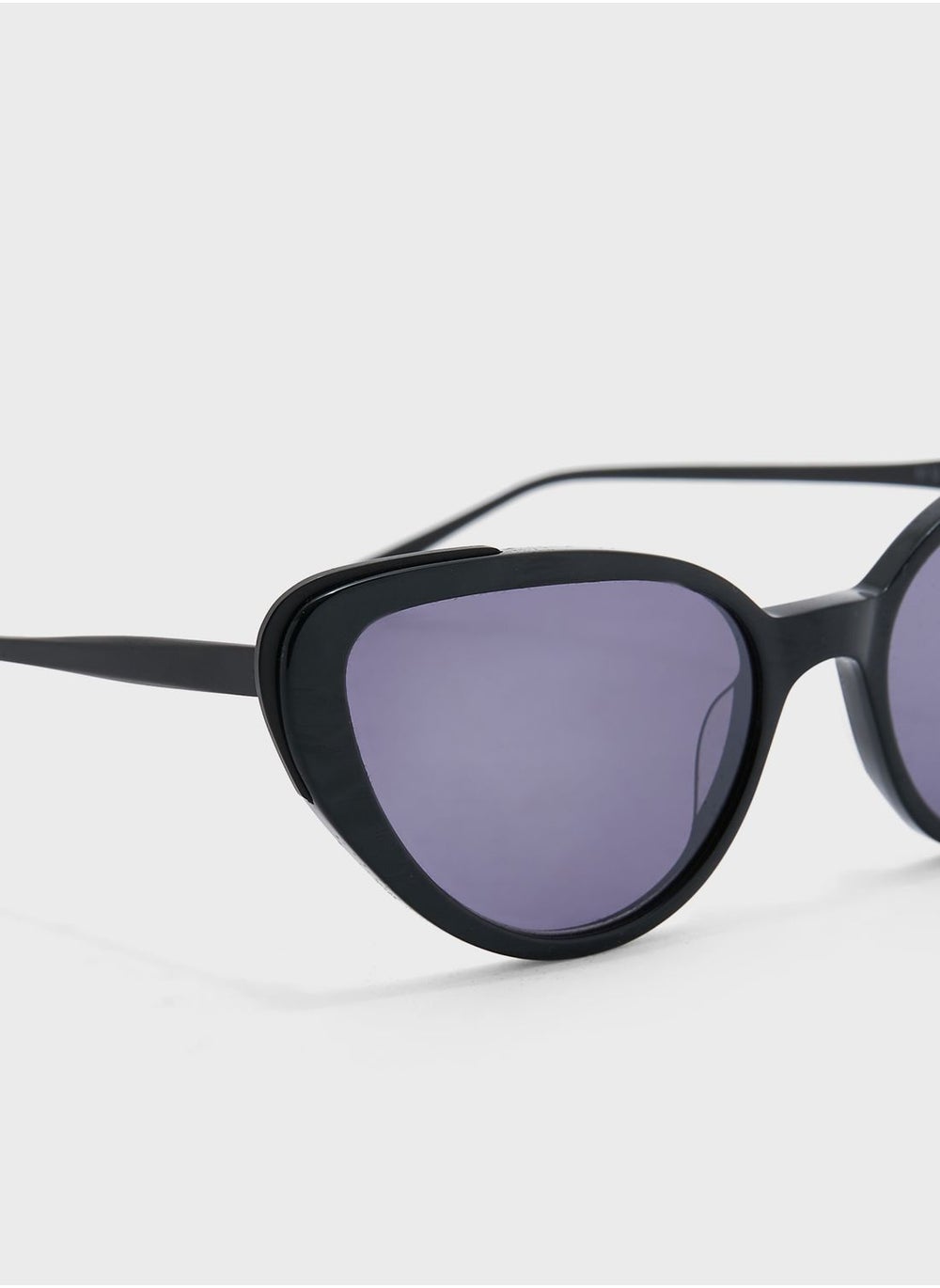 buy-kendall-kylie-cat-eye-sunglasses_lv8