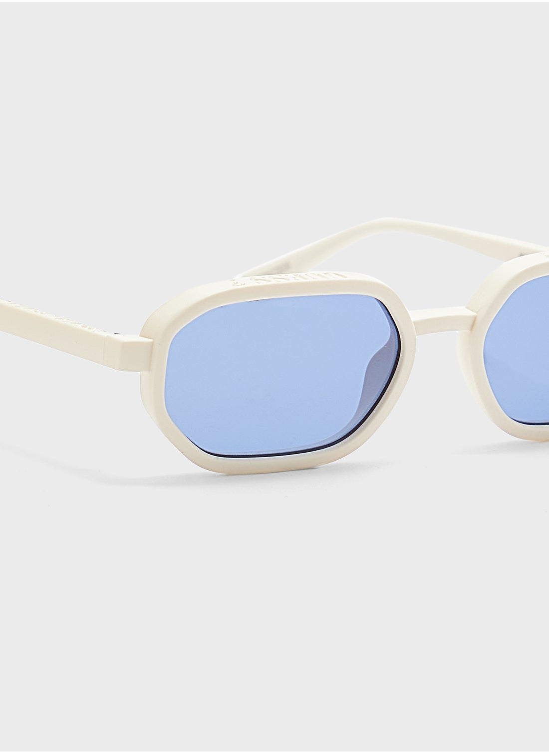 buy-guess-gu0023321v53-shape-sunglasses_fqy