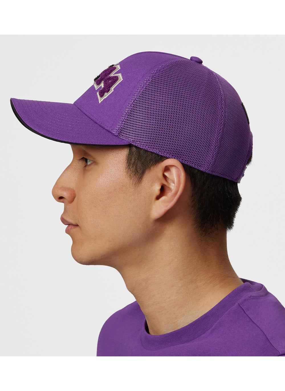 buy-amg-petronas-formula-1-team-headwear_cow