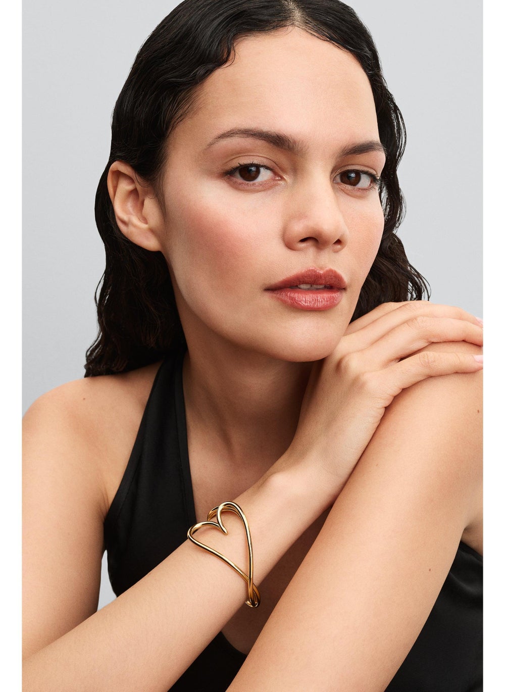 buy-pandora-organically-shaped-heart-bangle_qbb