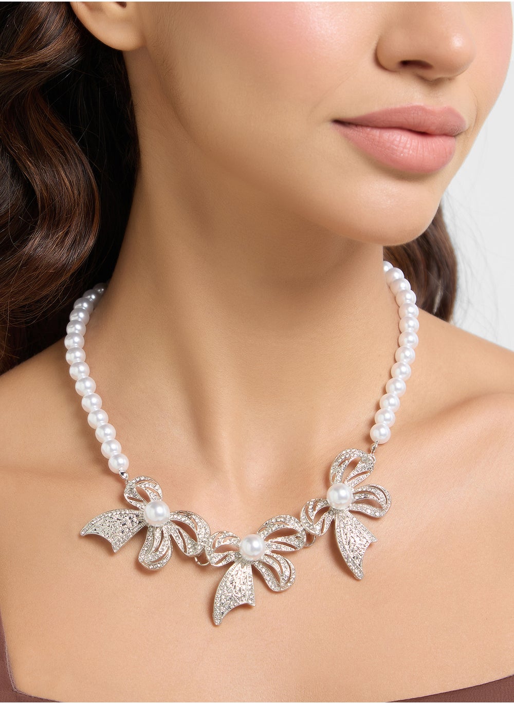 buy-ginger-pearl-detail-diamnate-bow-necklace_ehu