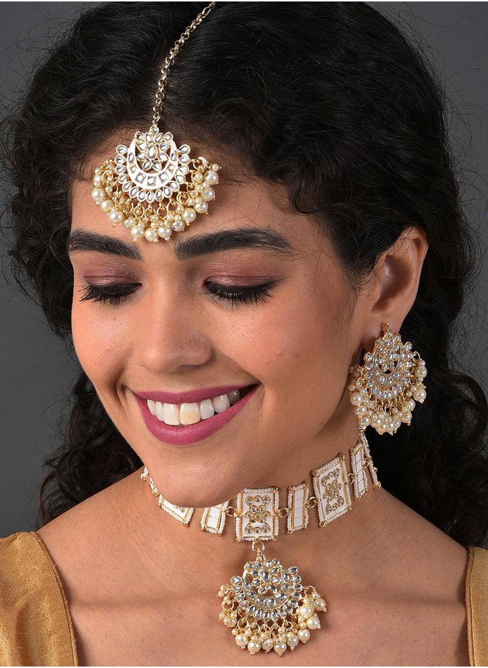 buy-sohi-white-pearl-studded-beaded-bridal-jewellery-set_e3b
