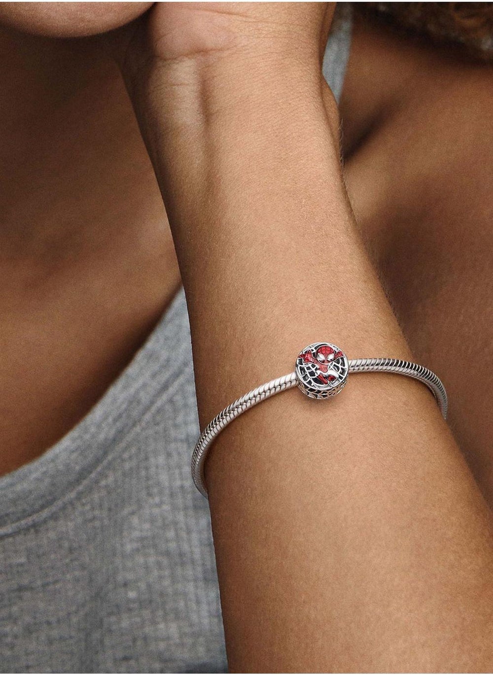 buy-pandora-marvel-spider-man-soaring-city-charm_zsi