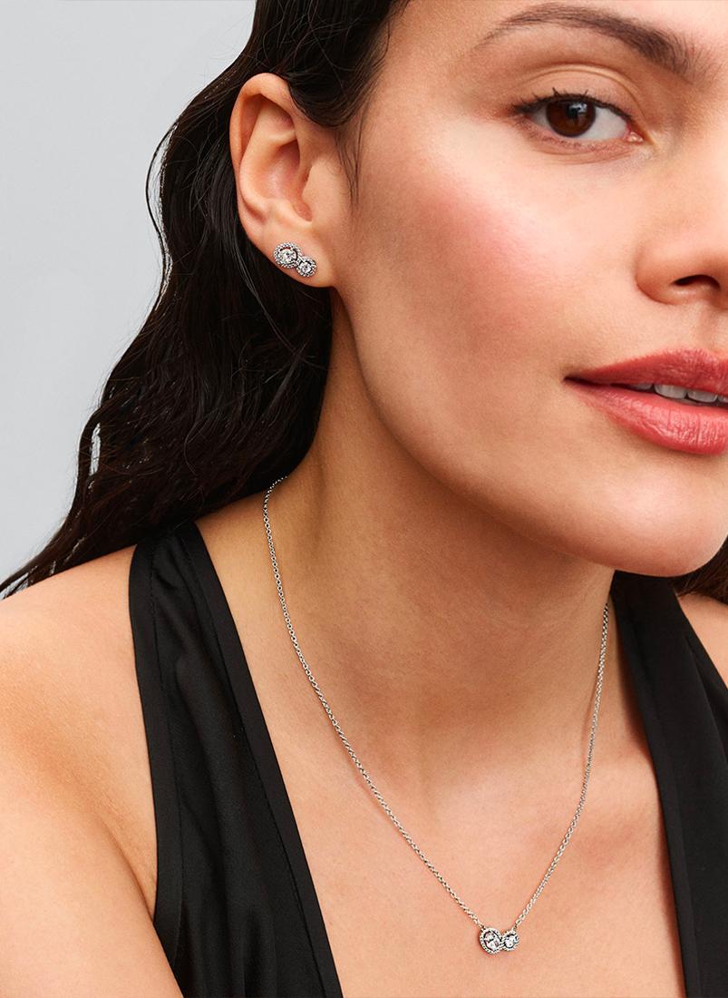 buy-pandora-embracing-halo-necklace_iiv