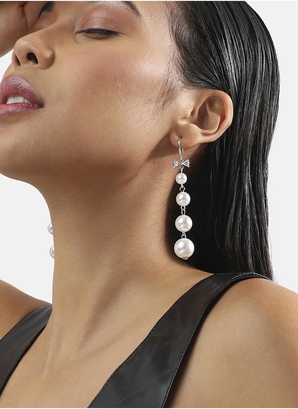 buy-sohi-bow-pearl-drop-earrings-pearl-white_7d4