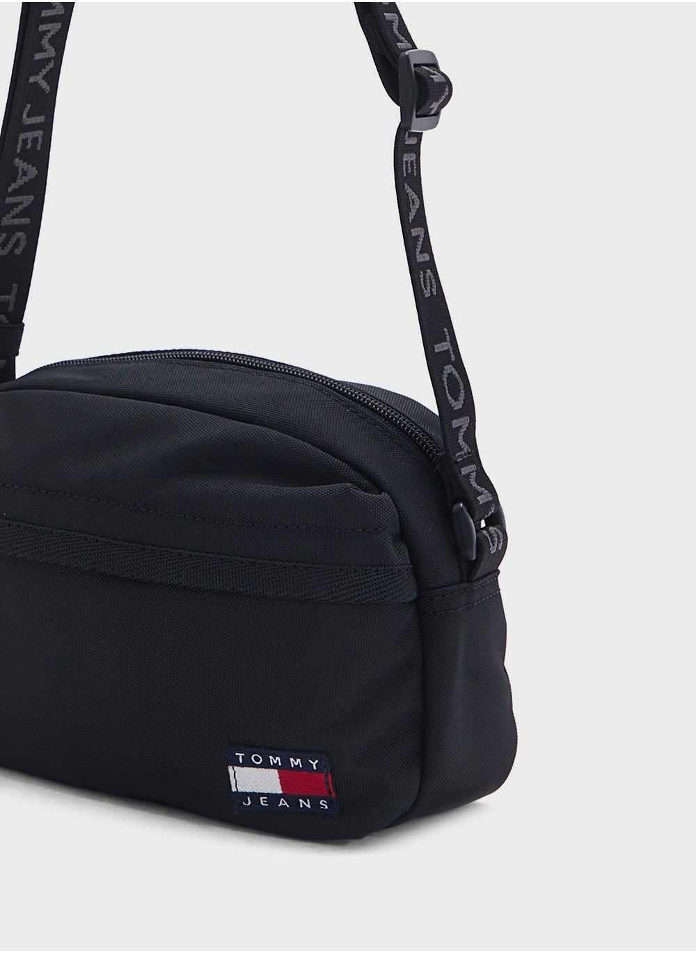 buy-tommy-jeans-essential-daily-crossbody-bag_dsz