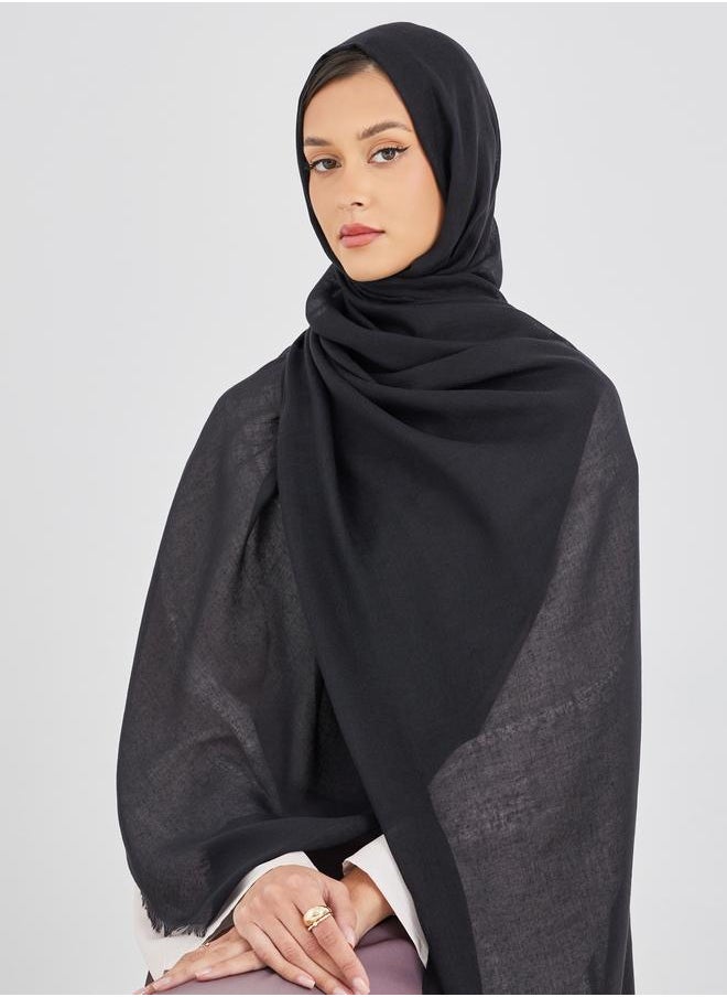 buy-styli-styli-women-black-solid-scarf-with-frayed-edge_66a