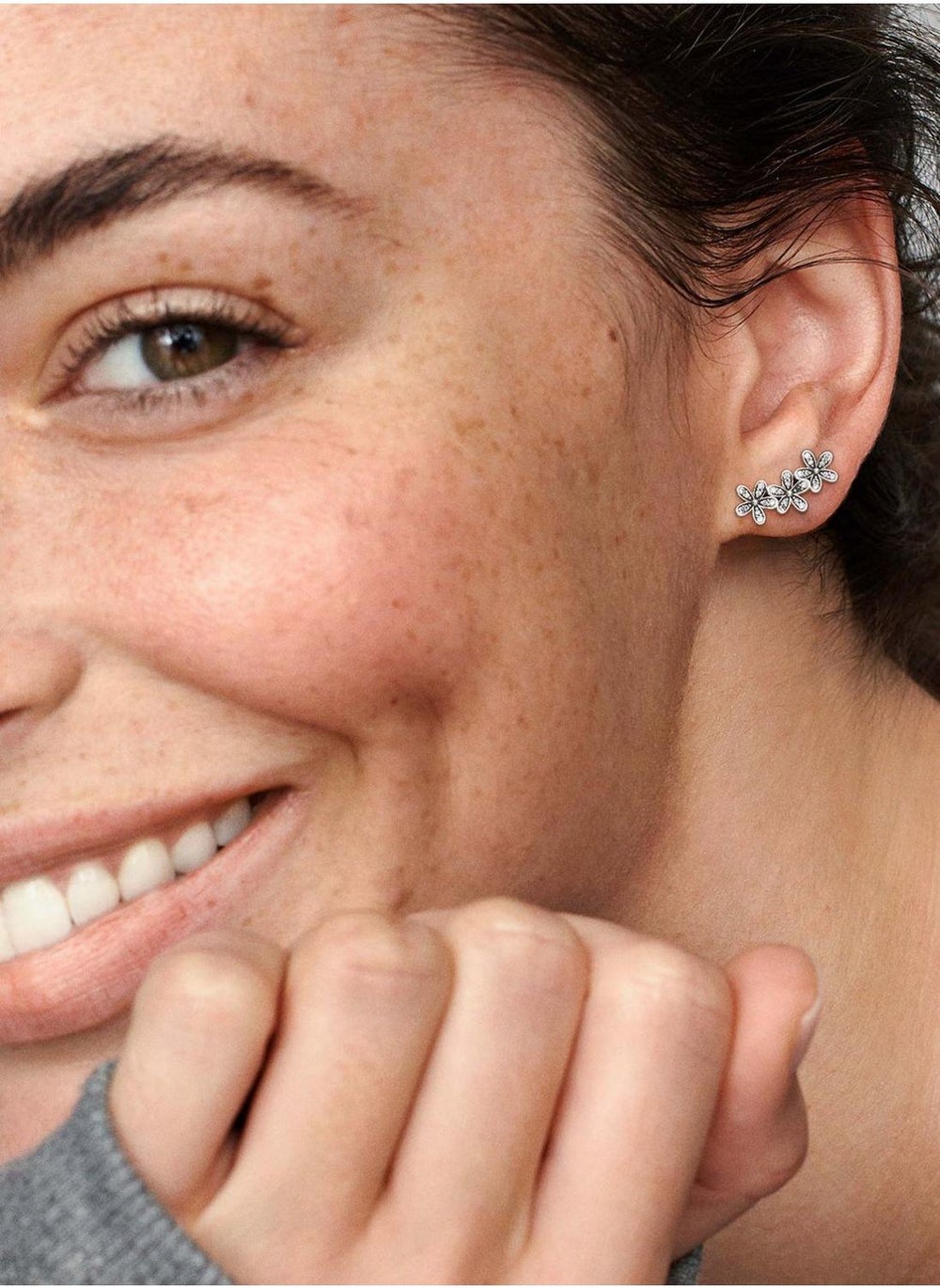 buy-pandora-daisy-flower-stud-earrings_v2m