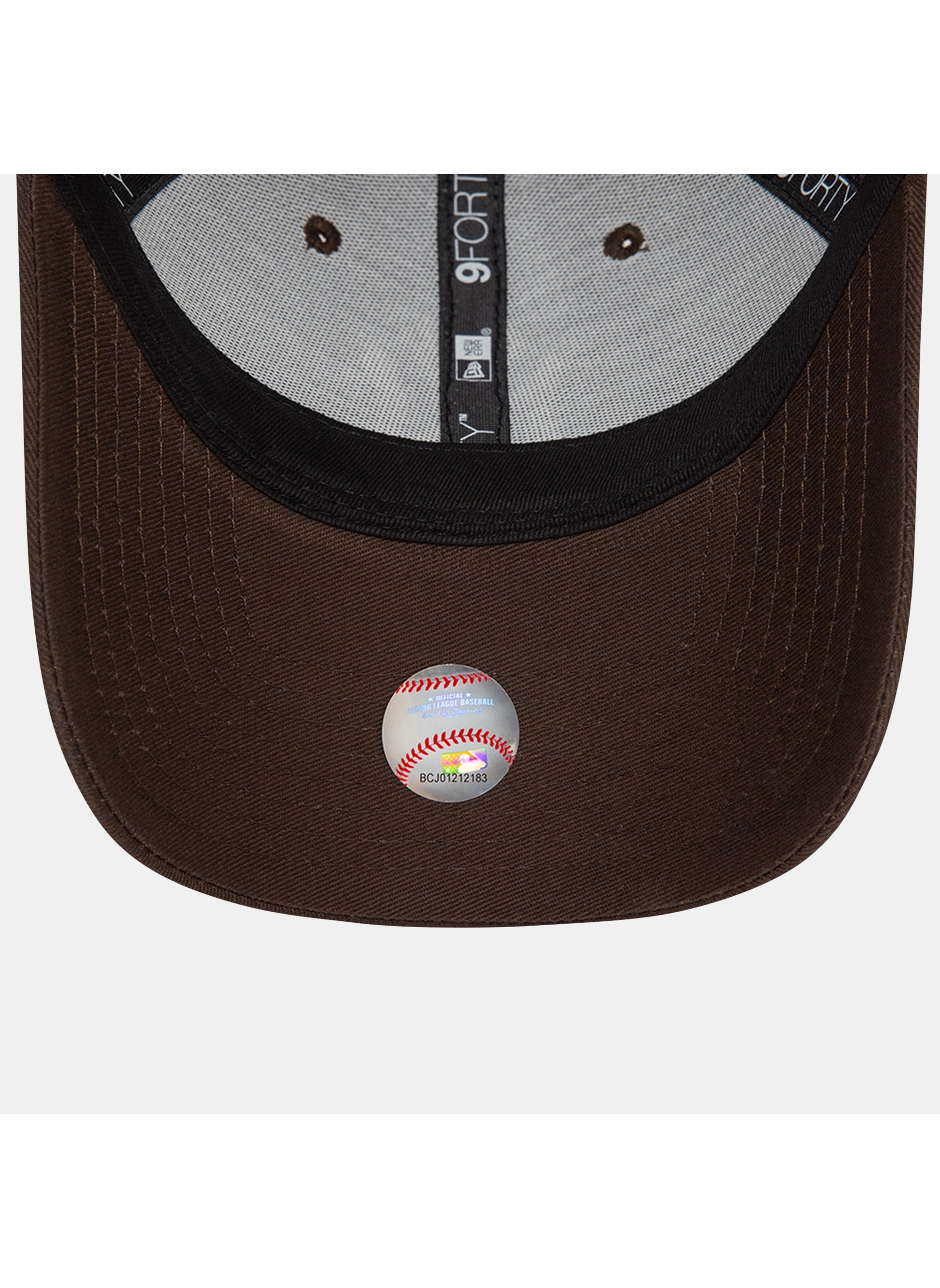 buy-new-era-men-s-mlb-new-york-yankees-league-essential-9forty-cap_6ju
