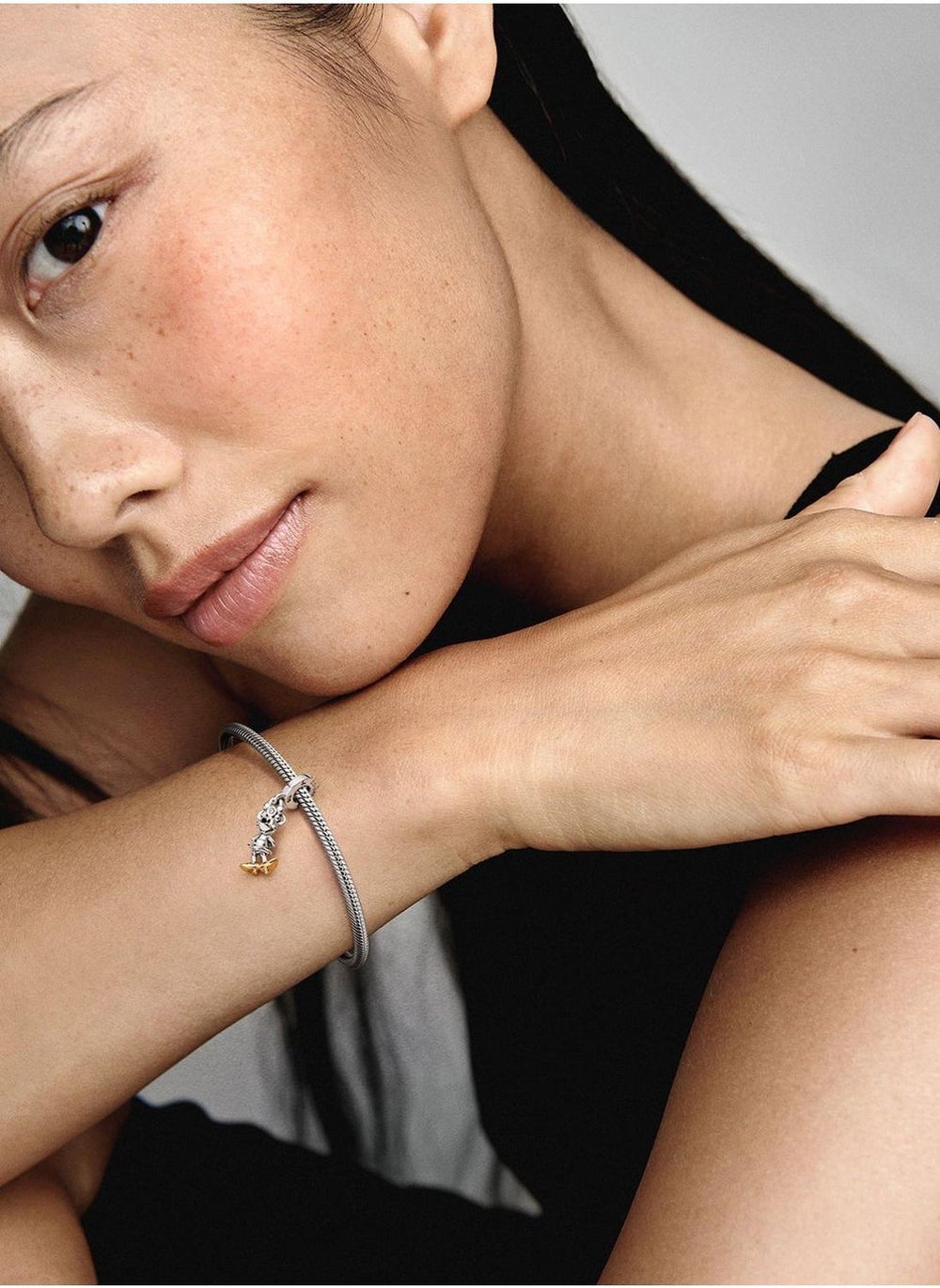 buy-pandora-disney-100-minnie-sterling-charm_1x6