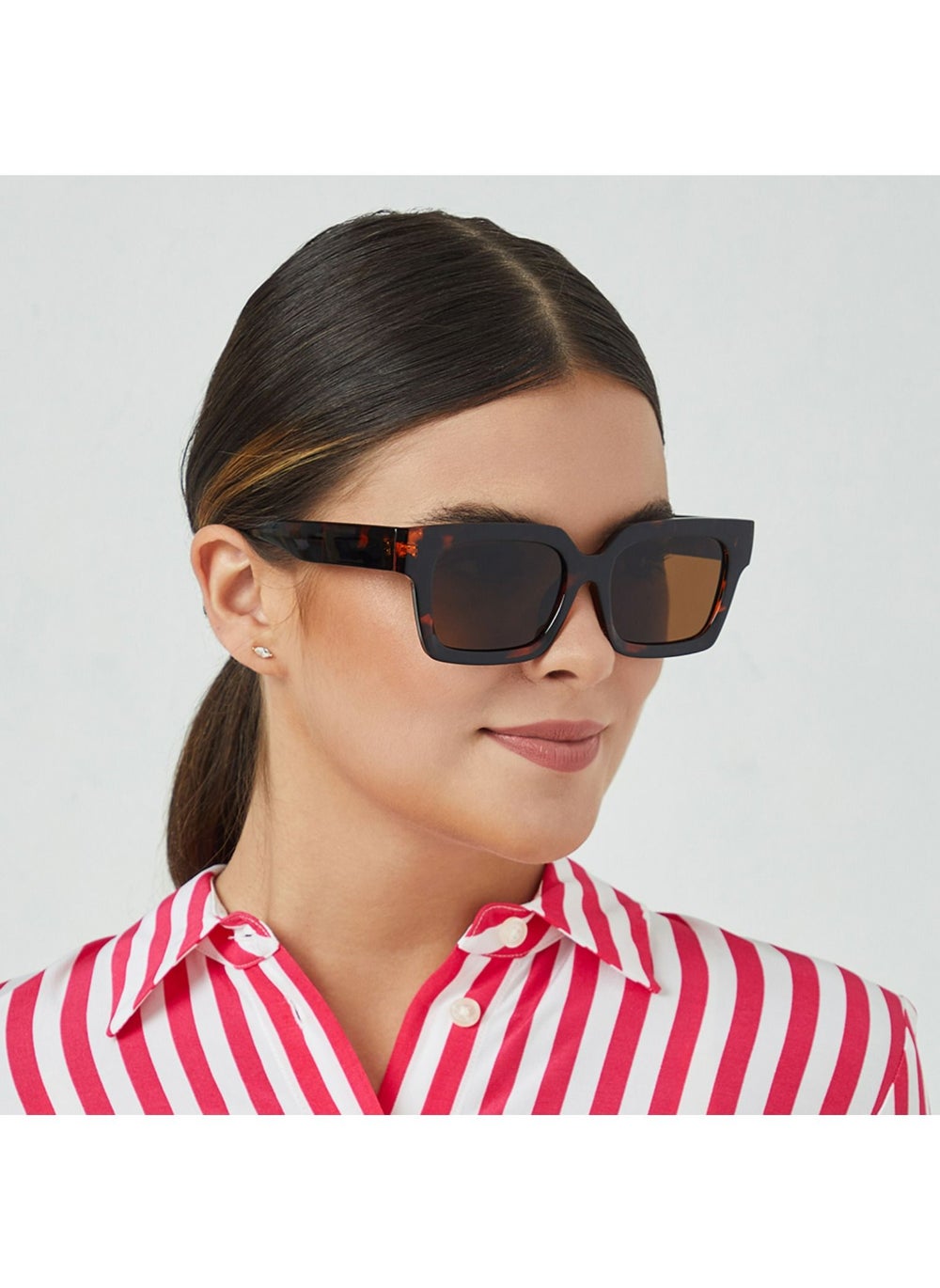 buy-blackout-plaza-women-tortoise-sunglasses-frame-material-thermoplastic-rubber-tr90-frame-color-tortoise-lens-color-brown-full-rim_kuw