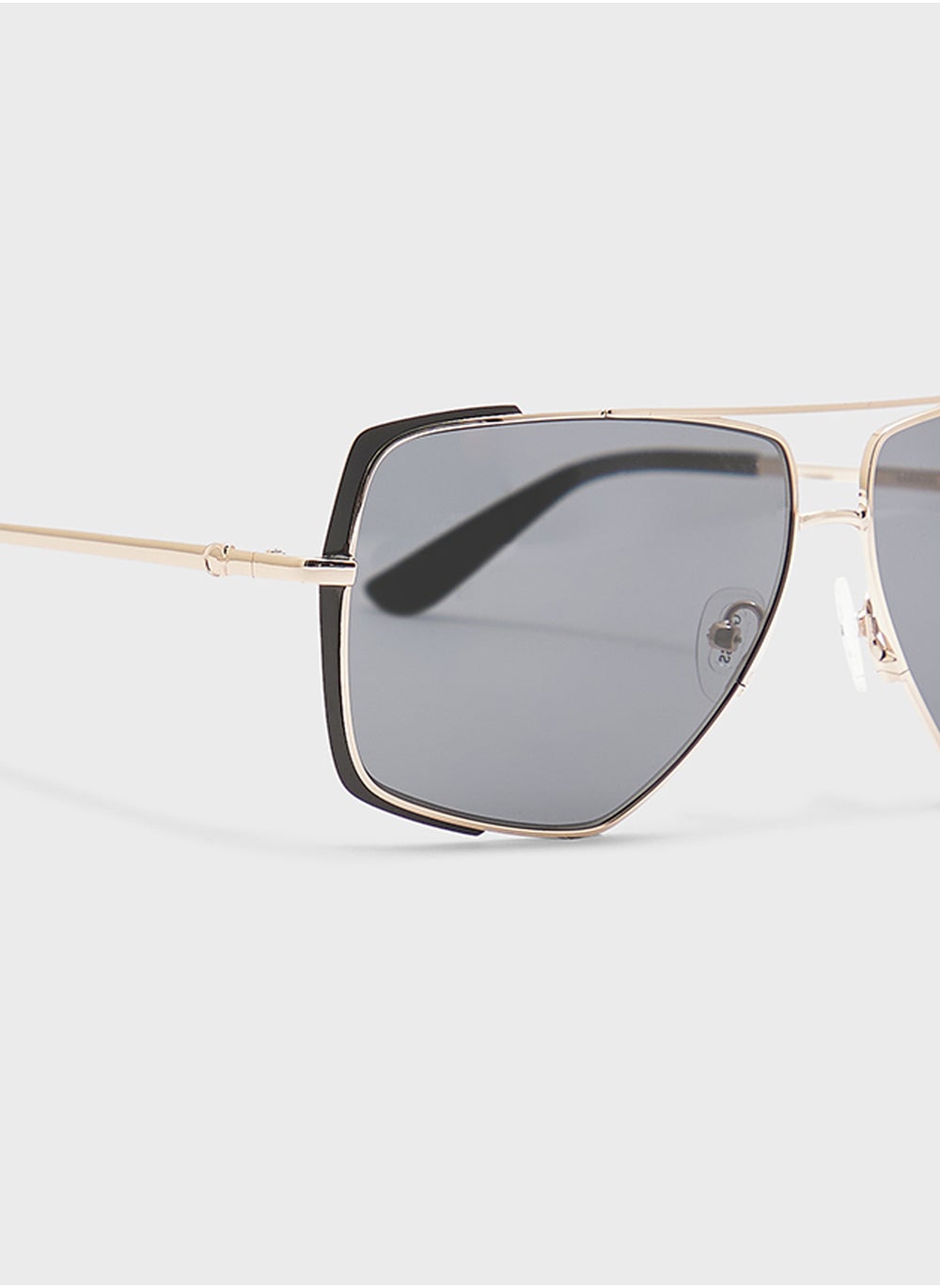 buy-guess-gu0022002a62-oversize-sunglasses_1bt