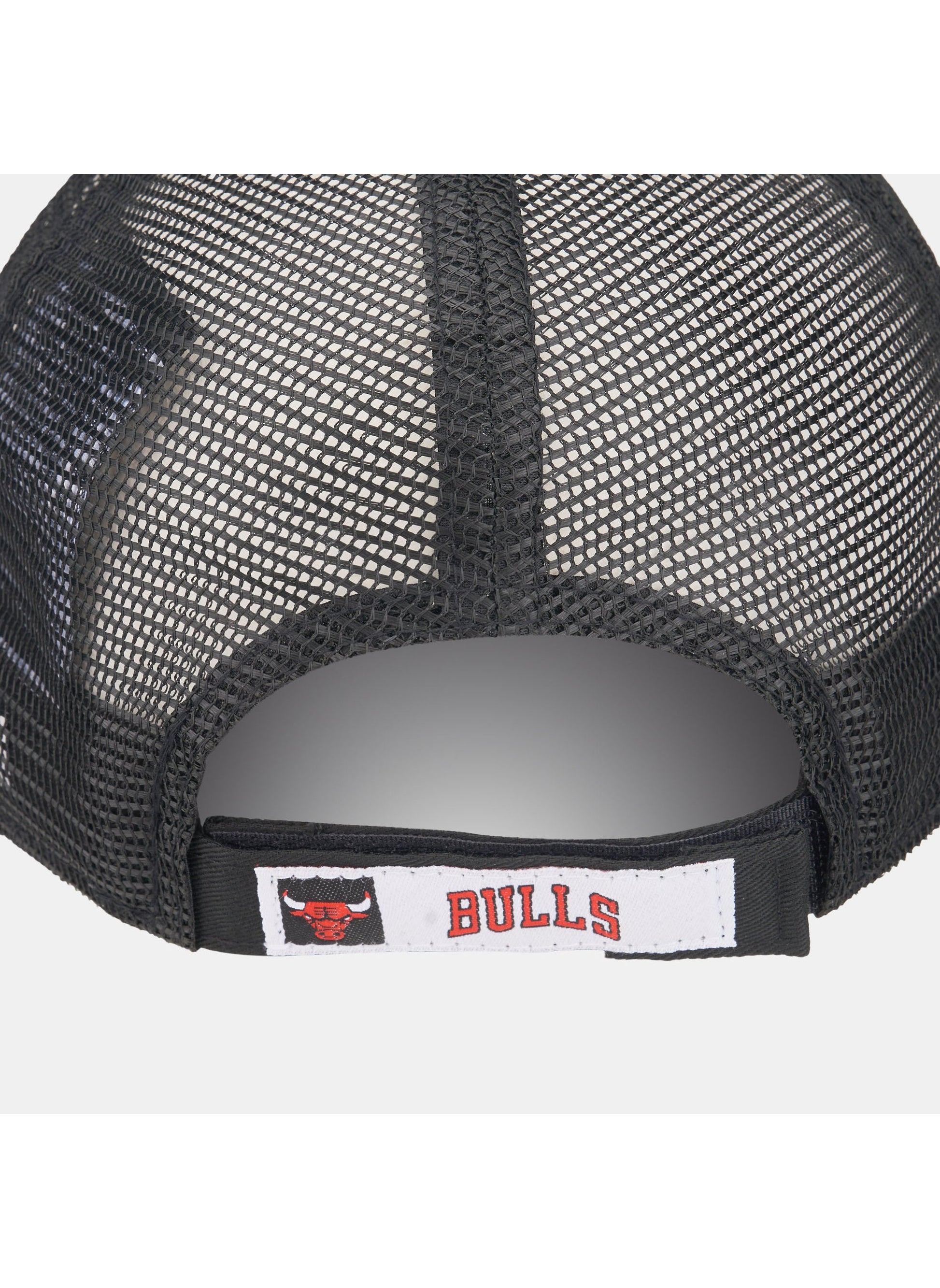 buy-new-era-men-s-nba-chicago-bulls-9forty-trucker-cap_09m