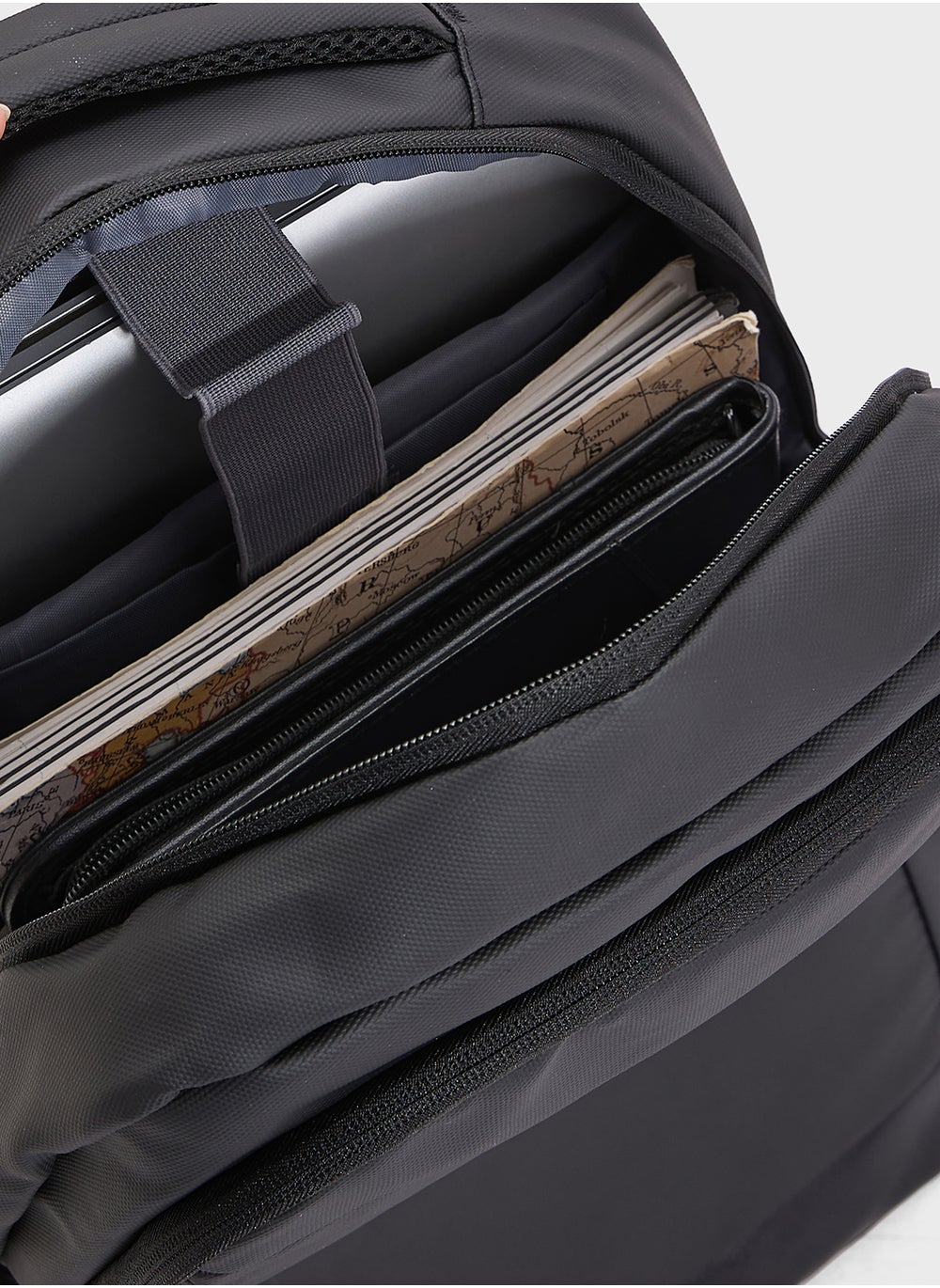 buy-robert-wood-casual-backpack_use