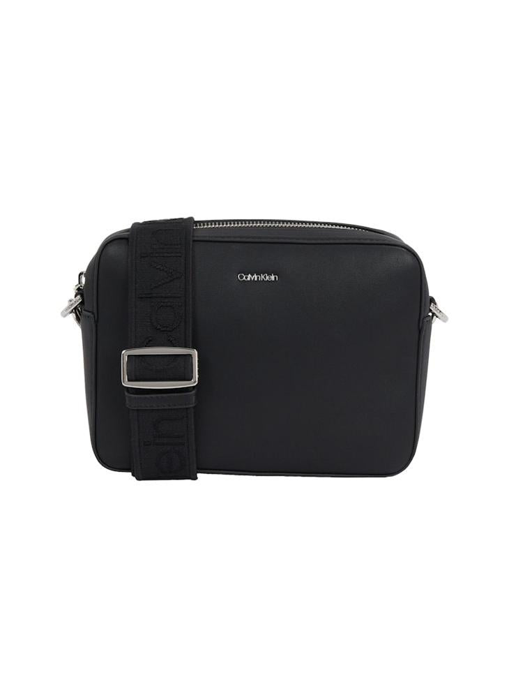 buy-calvin-klein-jeans-small-camera-bag_8mi