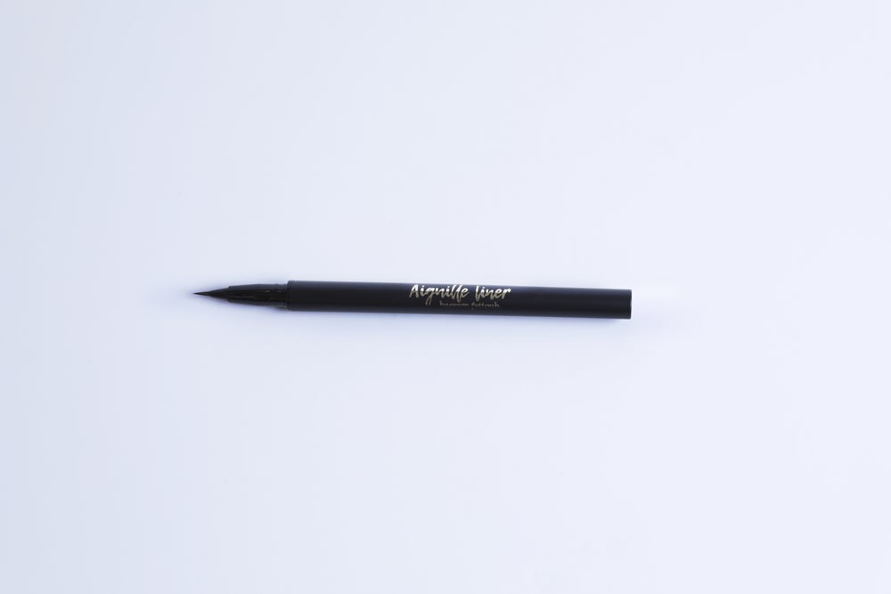 buy-bassam-fattouh-aiguille-liner-pen-matte-eyeliner-noir_faf