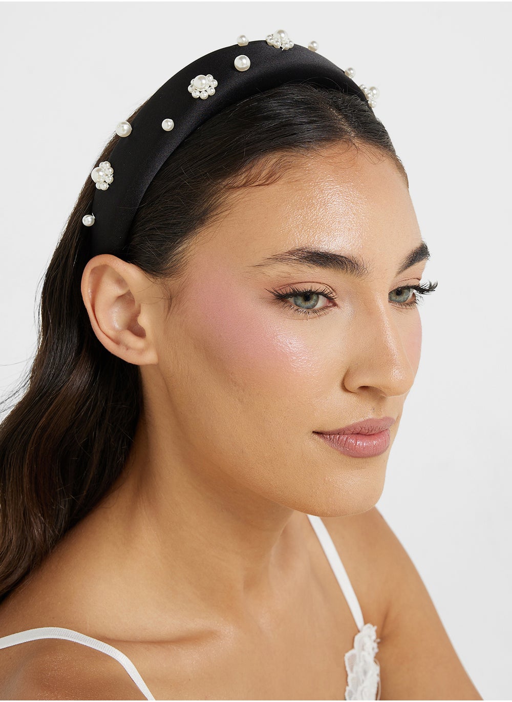 buy-ella-limited-edition-by-namshi-embellished-floral-pearl-headband_3z5