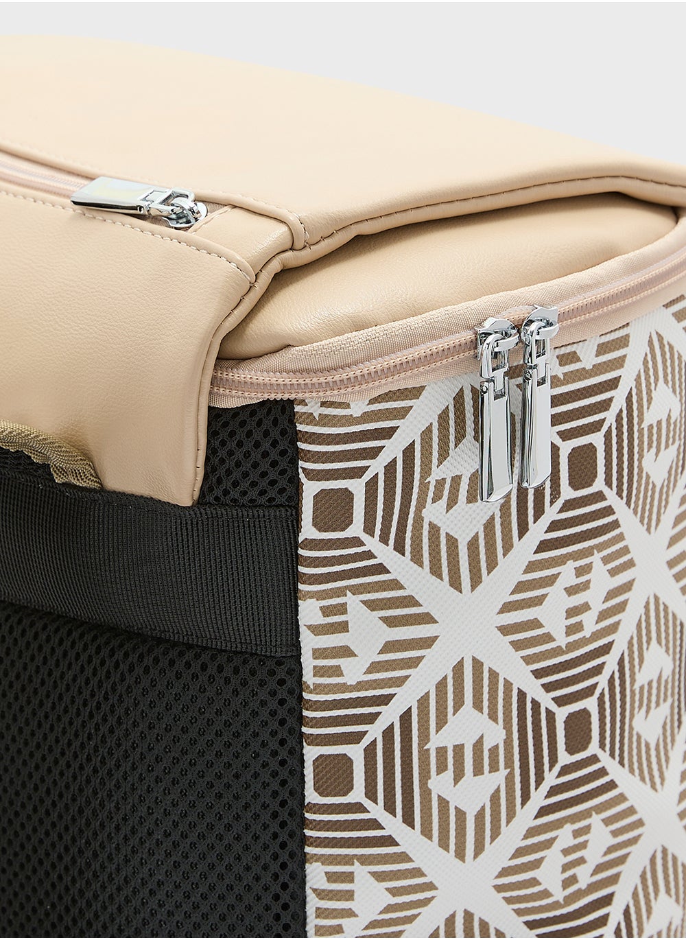 buy-seventy-five-printed-casual-backpack_10s