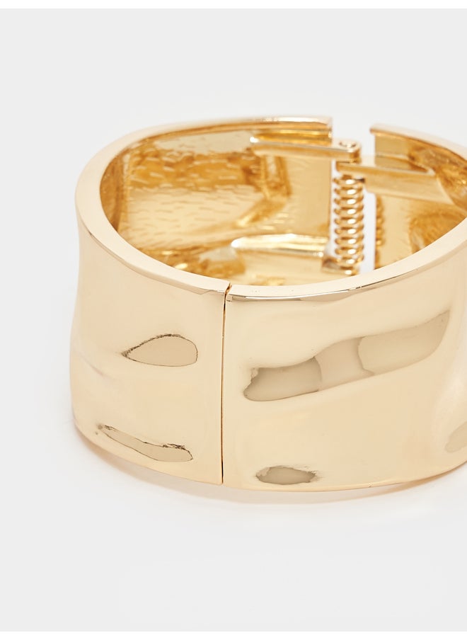 buy-styli-styli-metallic-thick-cuff-bracelet_vsz