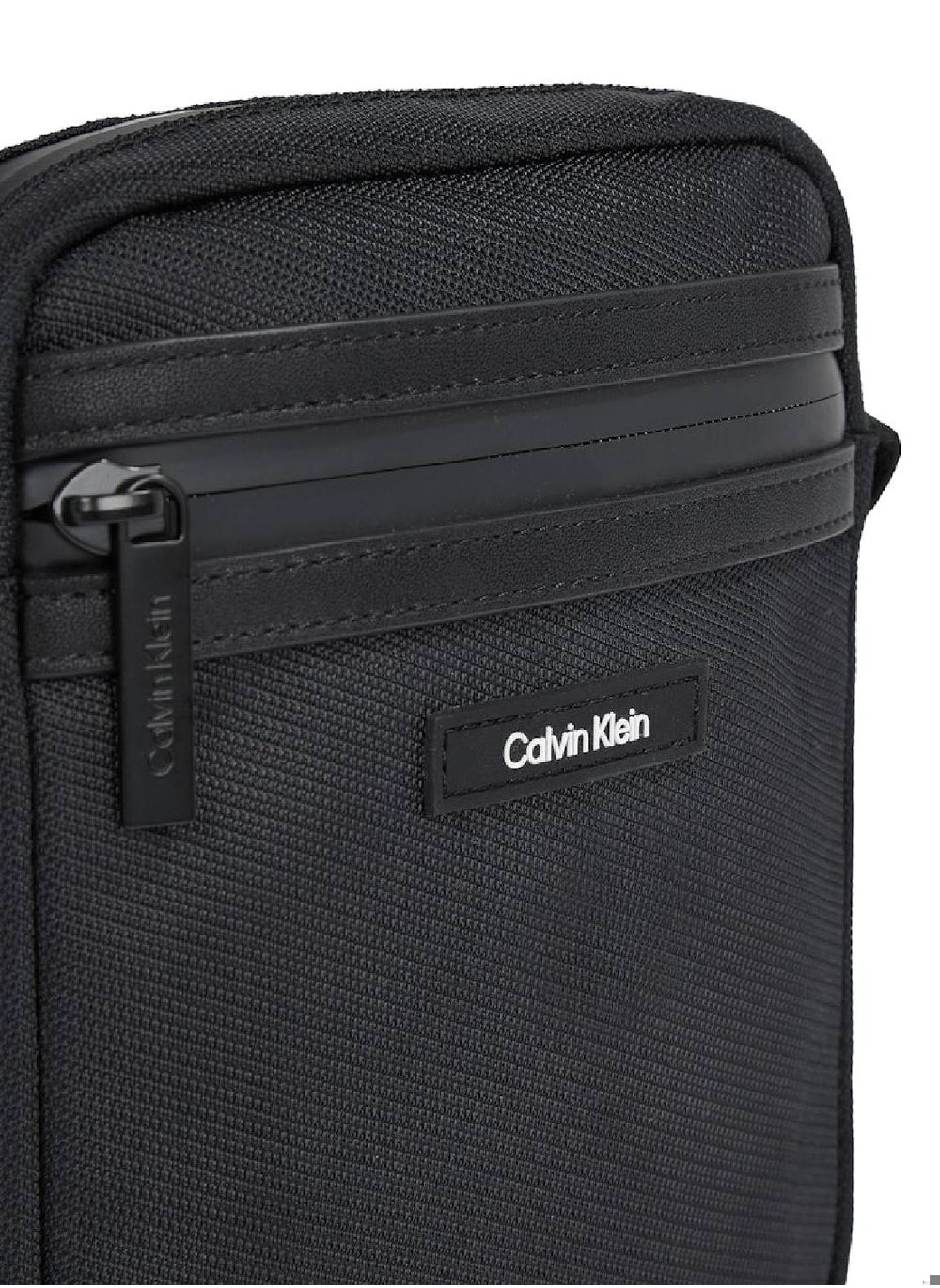 buy-calvin-klein-ck-essential-reporter-bag_o5r