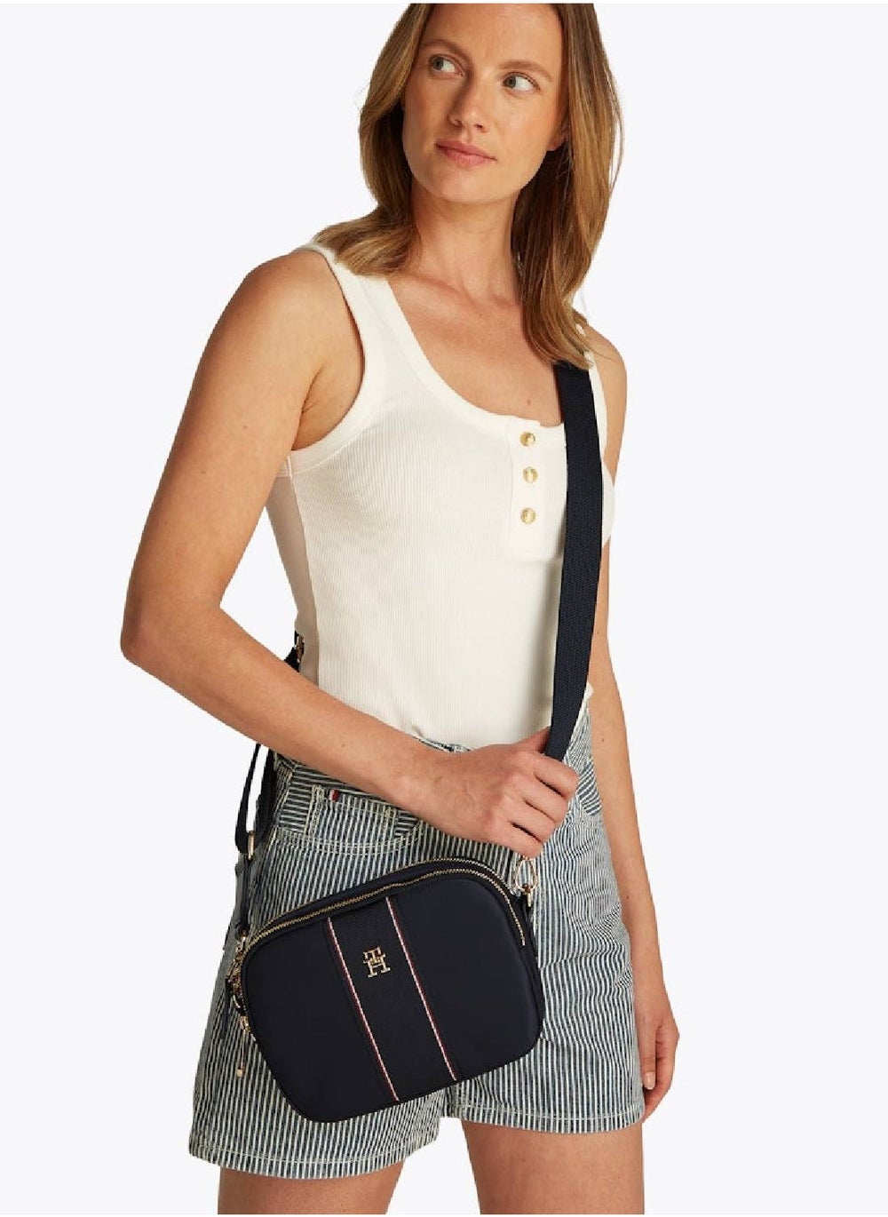 buy-tommy-hilfiger-th-monogram-crossbody-camera-bag_pd8
