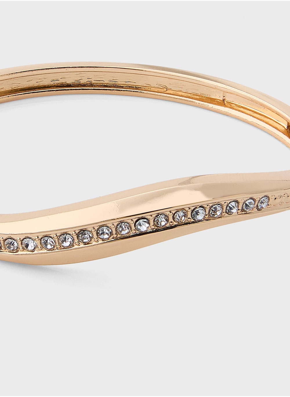 buy-ella-limited-edition-by-namshi-diamante-twisted-bangle_9jt