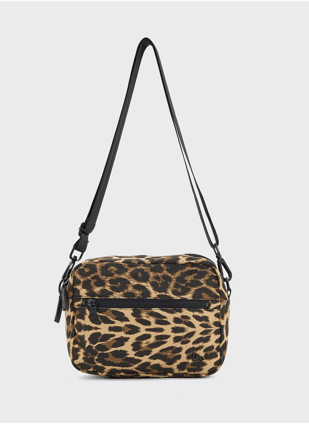 buy-new-era-leopard-printed-canvas-waist-bag_yei