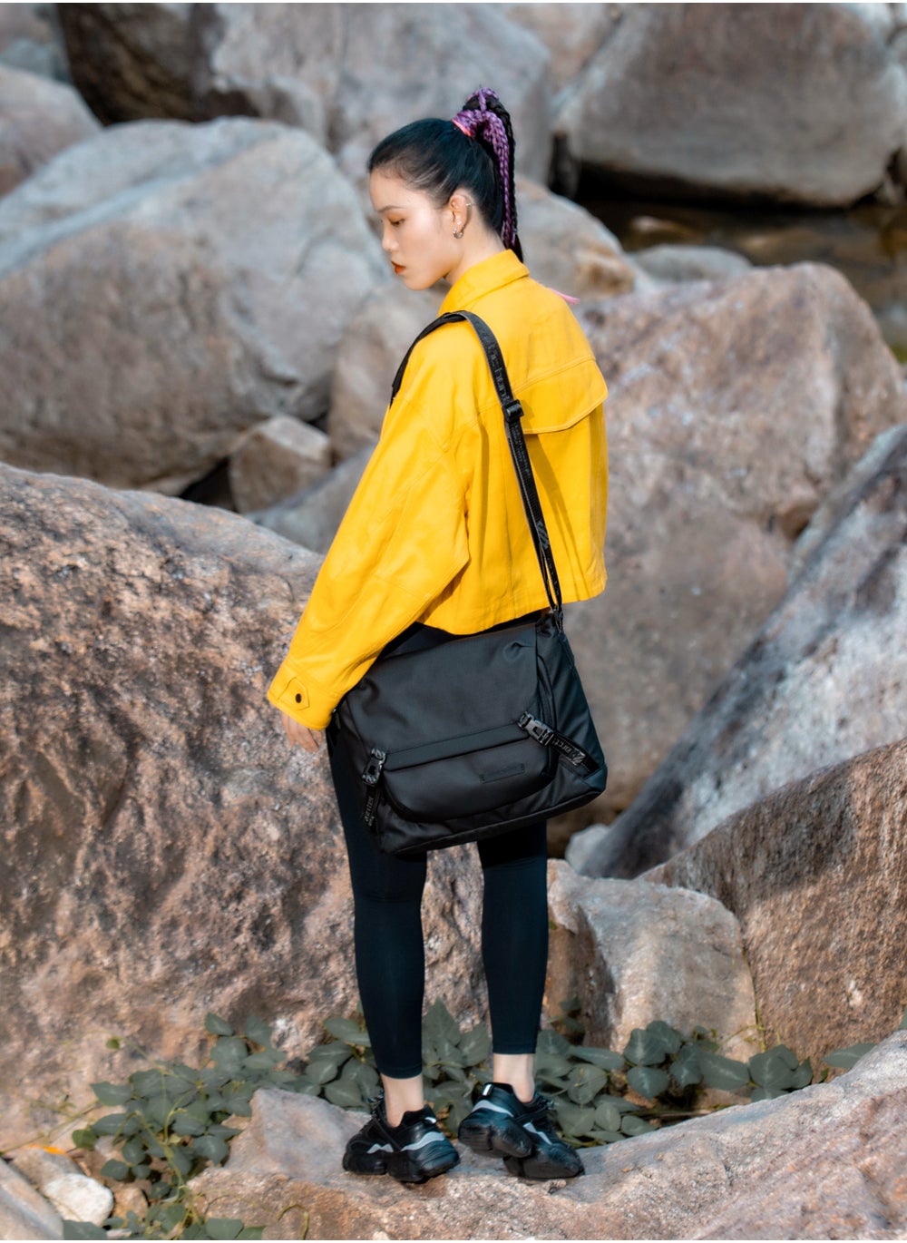 buy-arctic-hunter-premium-shoulder-laptop-bag-water-resistant-polyester-unisex-shoulder-sling-bag-for-travel-business-school-college-k00528-black_jge