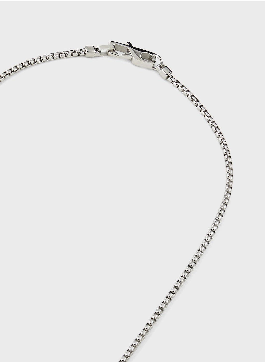buy-guess-textured-round-necklace_t8j