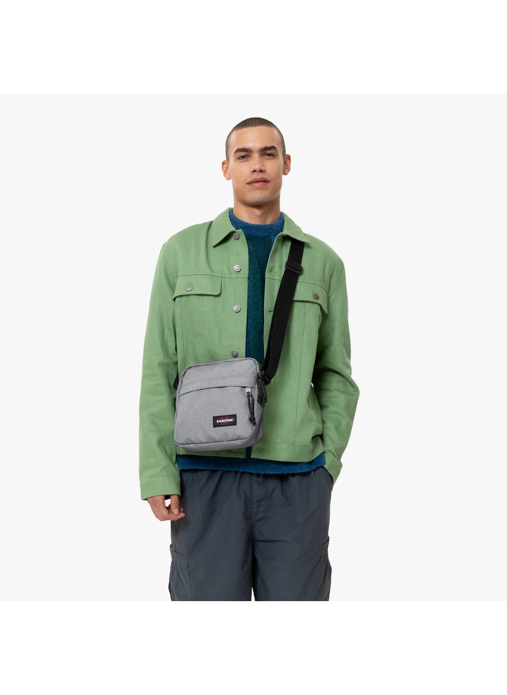 buy-eastpak-the-bigger-one-large-crossbody-bag-sunday-grey_4gg